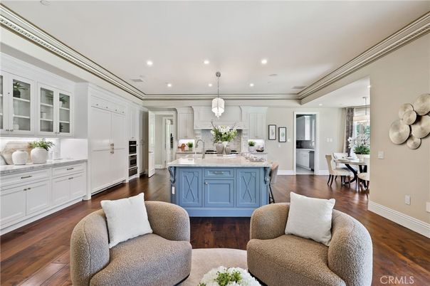 Dining room, Interior, Kitchen, Living room, Pendant Lights, Recessed Lighting, Stainless Steel Appliances, Wood Texture Flooring