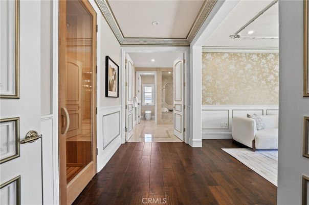 Interior, Recessed Lighting, Wood Texture Flooring