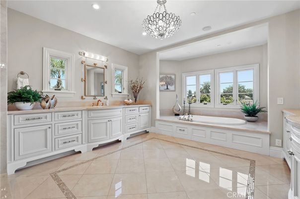Bathroom, Dual Sink Vanities, Interior, Recessed Lighting