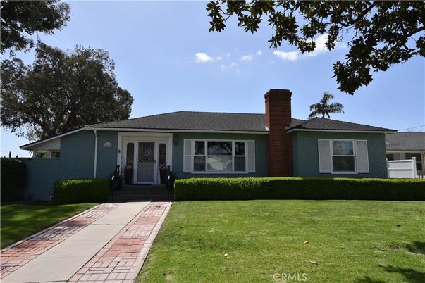 Backyard, Exterior, Facade, Ranch