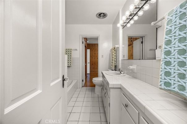 Bathroom, Interior, Tile Countertops