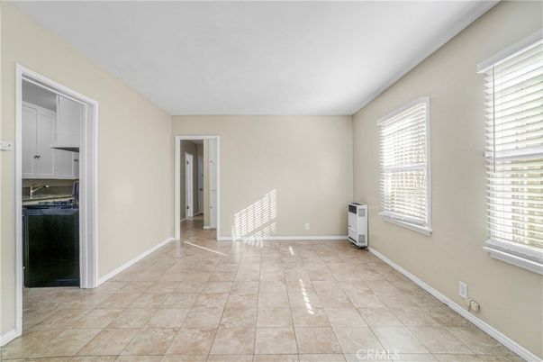 Empty room, Interior