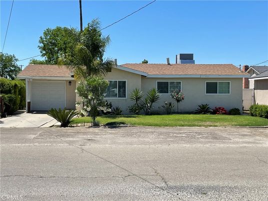 Attached, Exterior, Facade, Ranch