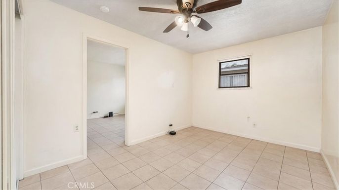 Empty room, Interior