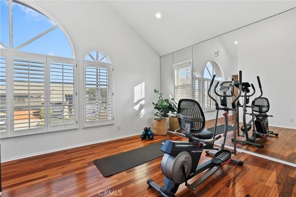 Fitness Equipment, Interior, Recessed Lighting, Wood Texture Flooring