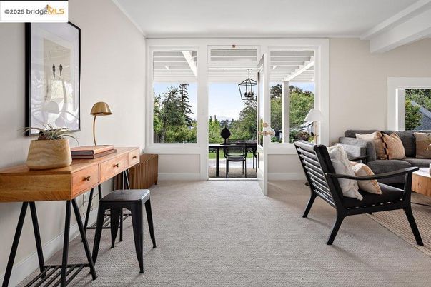 Home Office, Interior