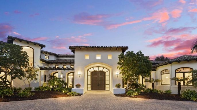 Exterior, Facade, Mediterranean
