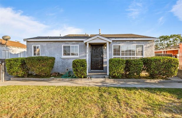 Backyard, Exterior, Facade, Ranch