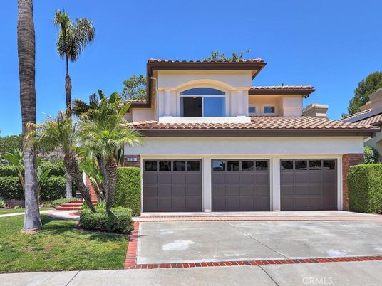 Attached, Exterior, Facade, Mediterranean