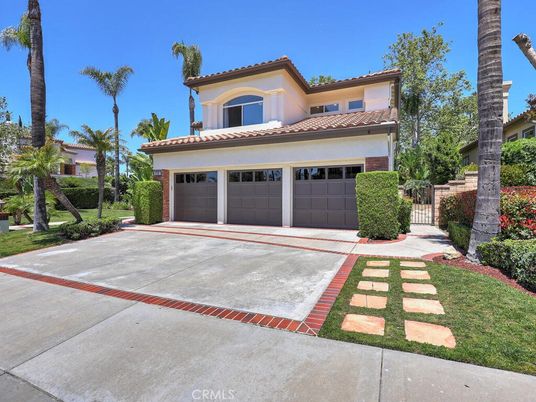 Attached, Exterior, Facade, Mediterranean