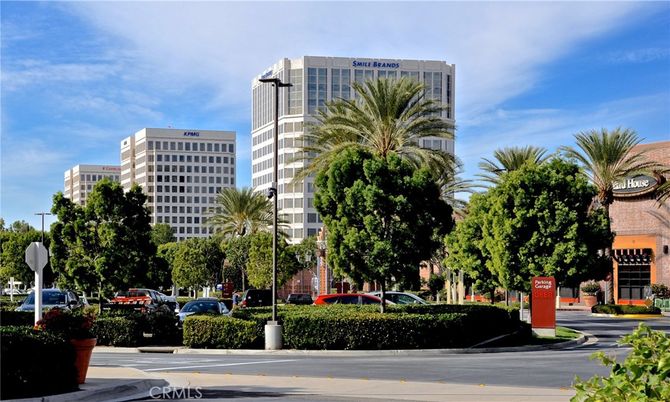 Exterior, Facade, Highrise