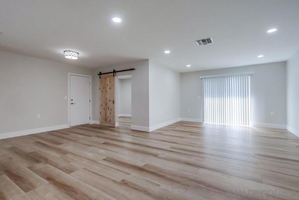 Empty room, Interior, Recessed Lighting, Wood Texture Flooring