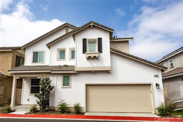 Attached, Exterior, Facade, Mediterranean