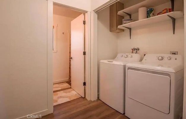 Interior, Utility Closets, Washer, Wood Texture Flooring