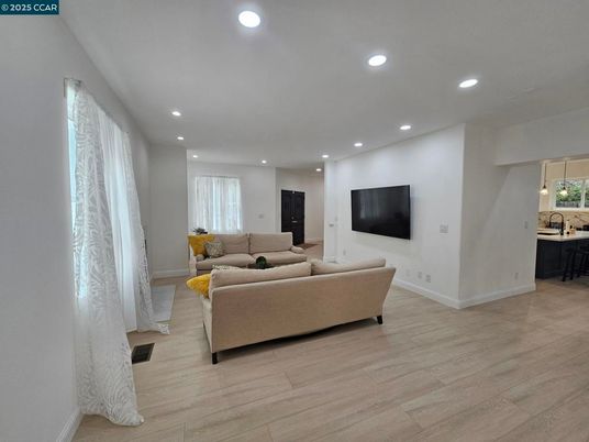 Interior, Living room, Pendant Lights, Recessed Lighting, Wood Texture Flooring