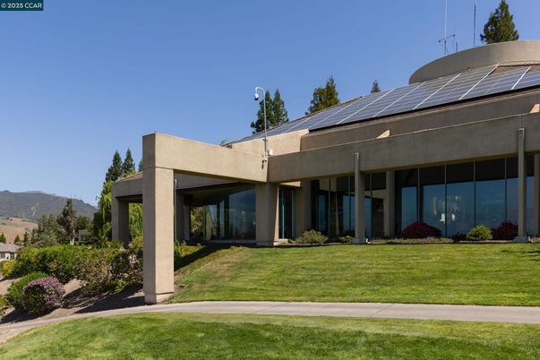 Backyard, Exterior, Facade, Solar Panels, Modern