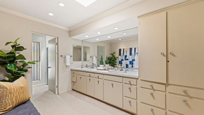 Bathroom, Dual Sink Vanities, Interior, Recessed Lighting