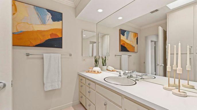 Bathroom, Interior, Recessed Lighting