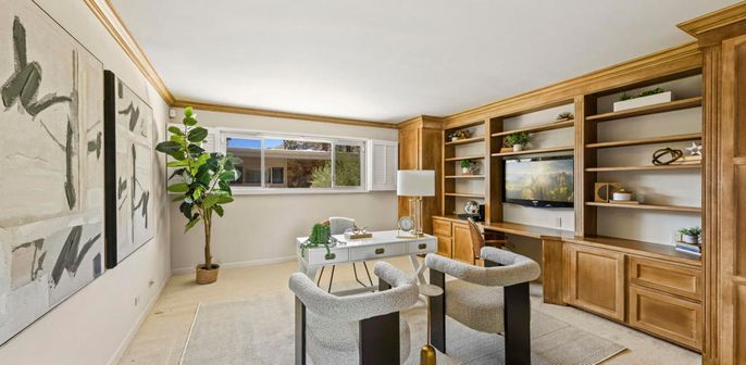 Home Office, Interior