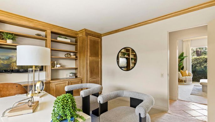 Home Office, Interior