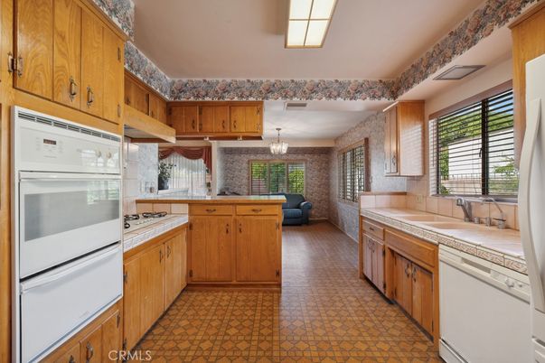 Chandelier, Interior, Kitchen, Pendant Lights, Tile Countertops