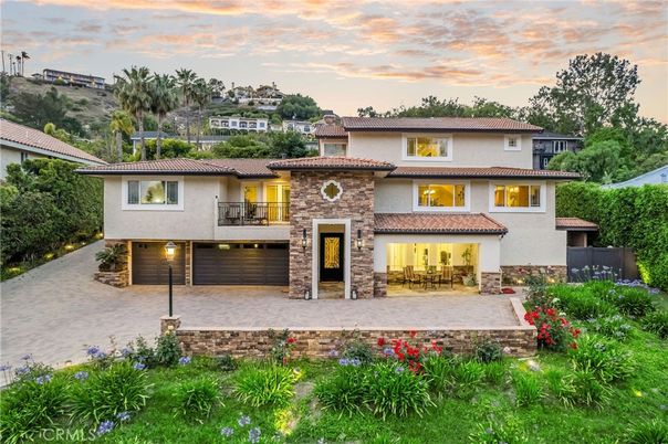 Attached, Exterior, Facade, Mediterranean