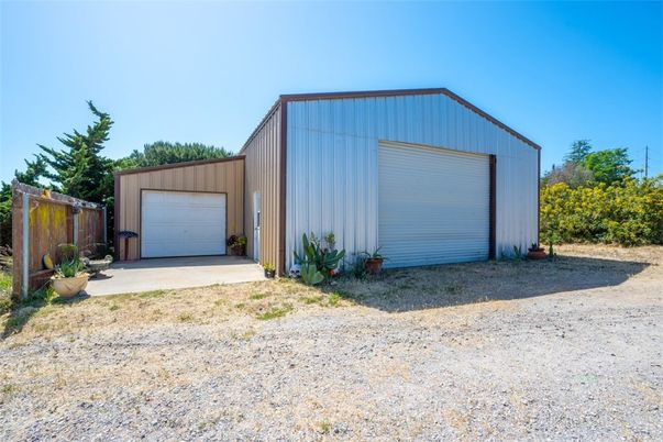 Detached Garage, Exterior