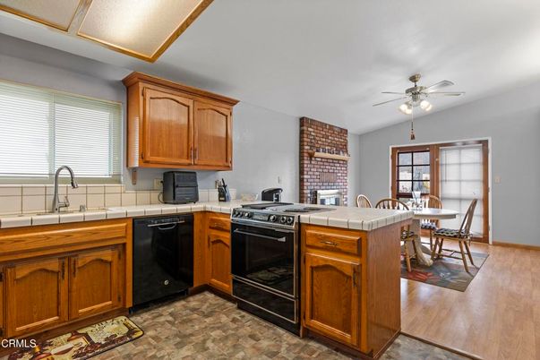 Dining room, Interior, Kitchen, Stone Walls, Tile Countertops, Wood Texture Flooring