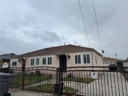 Exterior, Facade, Ranch