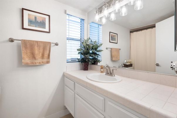 Bathroom, Interior, Tile Countertops