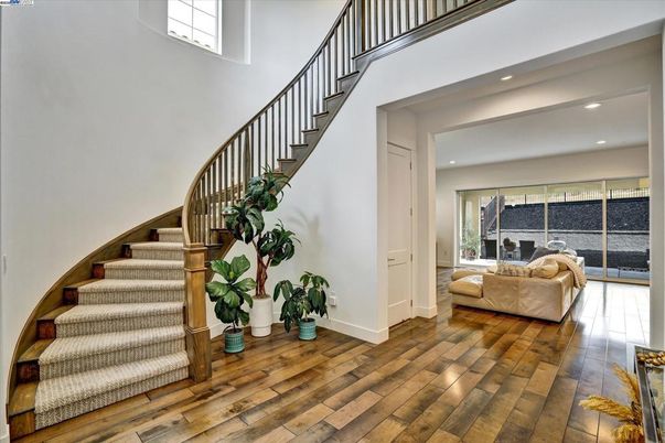 Interior, Recessed Lighting, Wood Texture Flooring