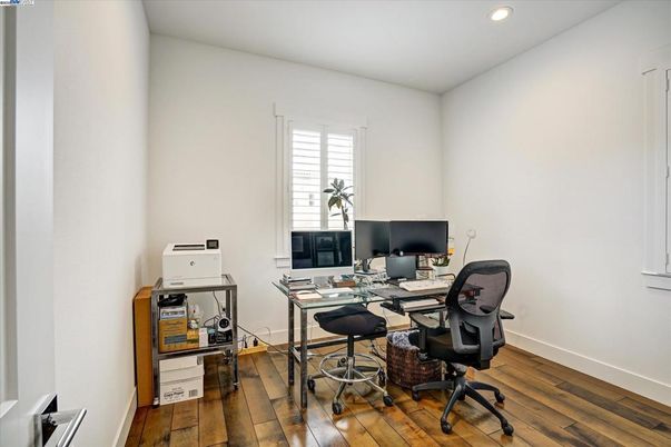 Home Office, Interior, Recessed Lighting, Wood Texture Flooring