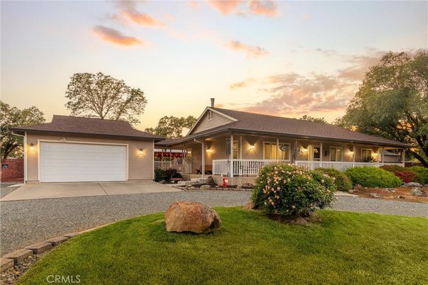 Attached, Exterior, Facade, Ranch