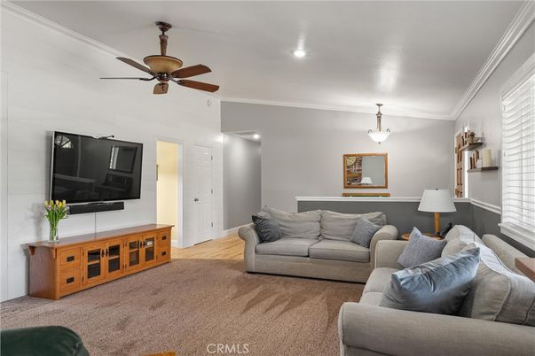 Interior, Living room, Pendant Lights, Recessed Lighting, Wood Texture Flooring
