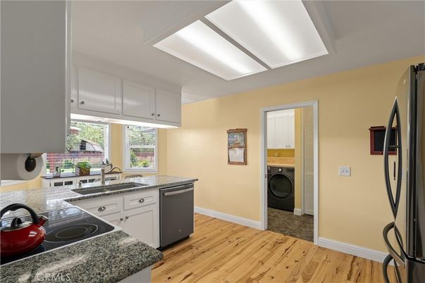Interior, Kitchen, Washer, Wood Texture Flooring