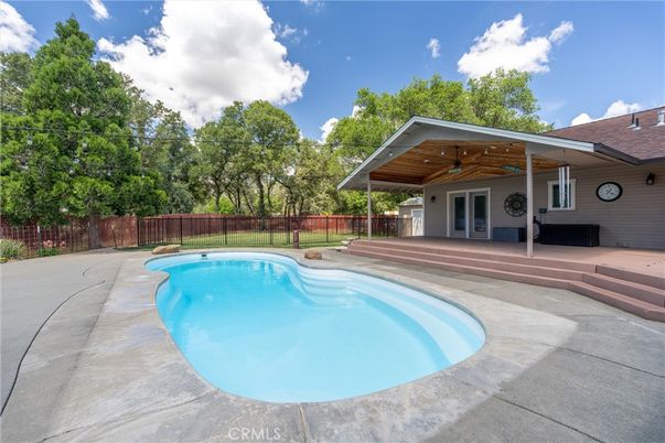 Exterior, Pool