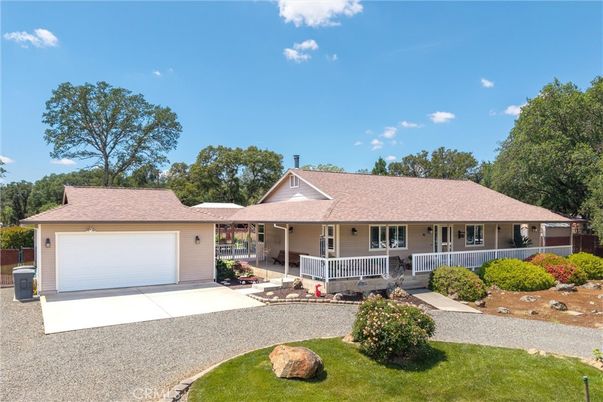 Attached, Exterior, Facade, Ranch