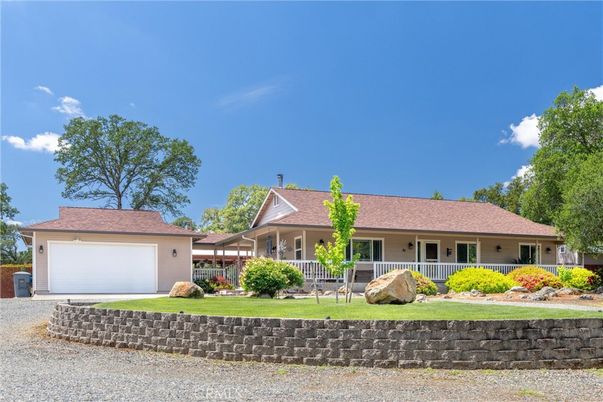 Attached, Exterior, Facade, Ranch