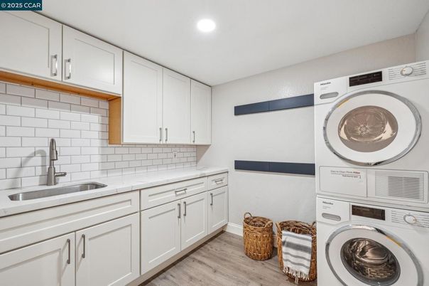 Interior, Recessed Lighting, Utility Closets, Washer, Wood Texture Flooring