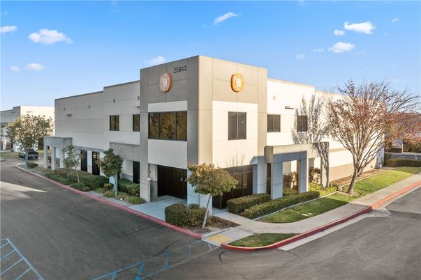 Exterior, Facade, Modern