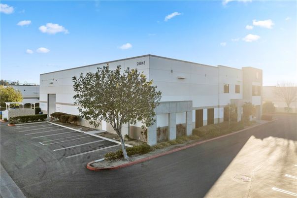 Exterior, Facade, Modern