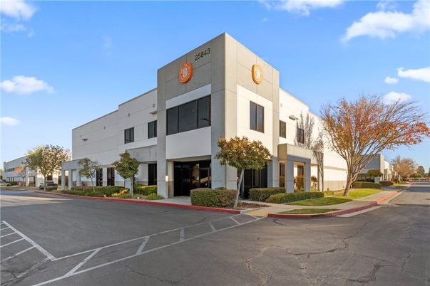 Exterior, Facade, Modern