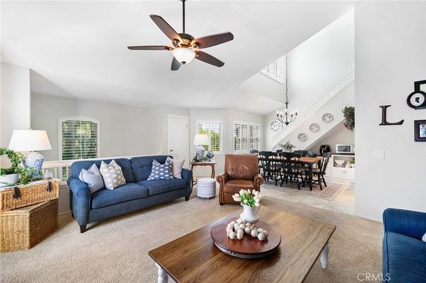 Chandelier, Dining room, Interior, Living room