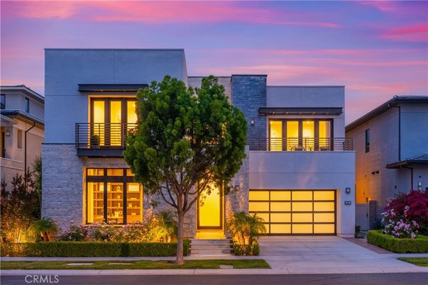 Attached, Exterior, Facade, Modern