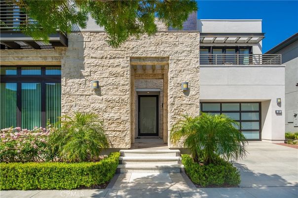 Attached, Exterior, Facade, Modern
