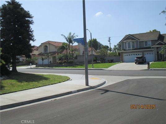 Attached, Exterior, Facade, Mediterranean