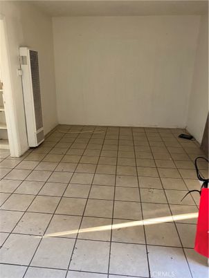 Empty room, Interior