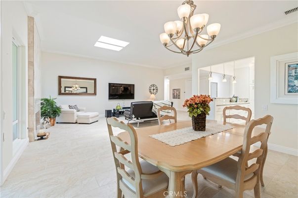 Chandelier, Dining room, Interior, Living room, Pendant Lights