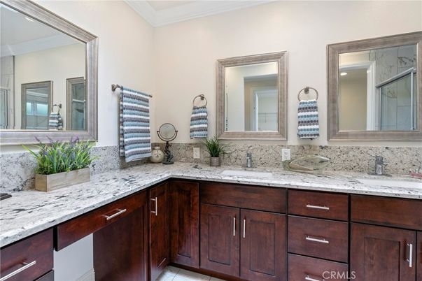 Bathroom, Dual Sink Vanities, Interior