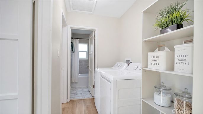 Interior, Washer, Wood Texture Flooring
